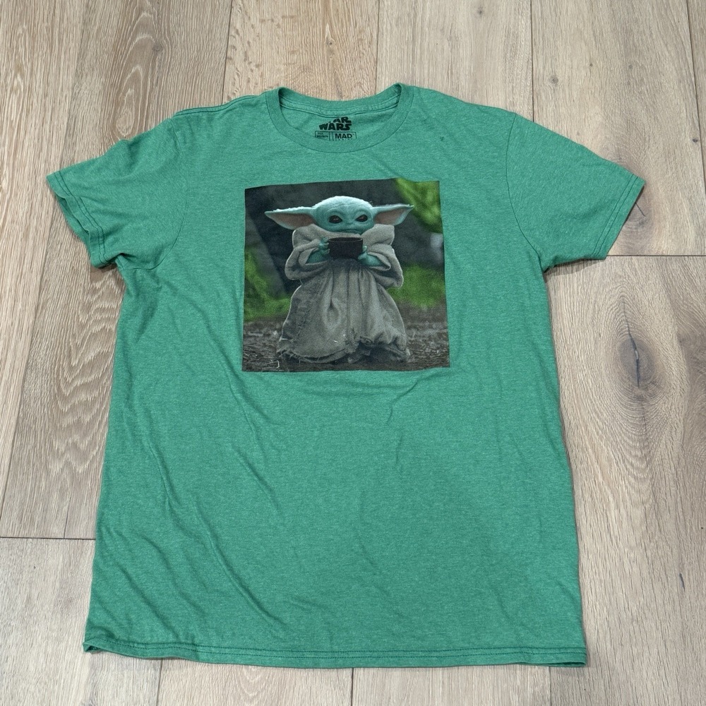 Mad Engine Star Wars Mandolorian Baby‎ Yoda T-Shirt Green Size M